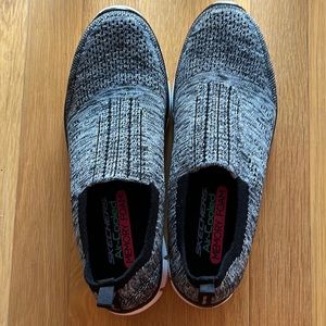 NWOT Womens Air Cooled Memory Foam Sneakers:  Size 8.5